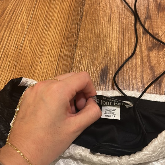 les tout petits Girls Size 12 black and white thick material strapless dress - Picture 4 of 5